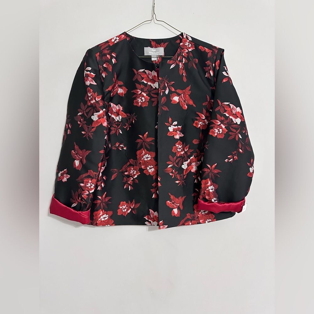 NWT Dennis Basso Platinum Red Black Floral Jacquard Cropped Jacket